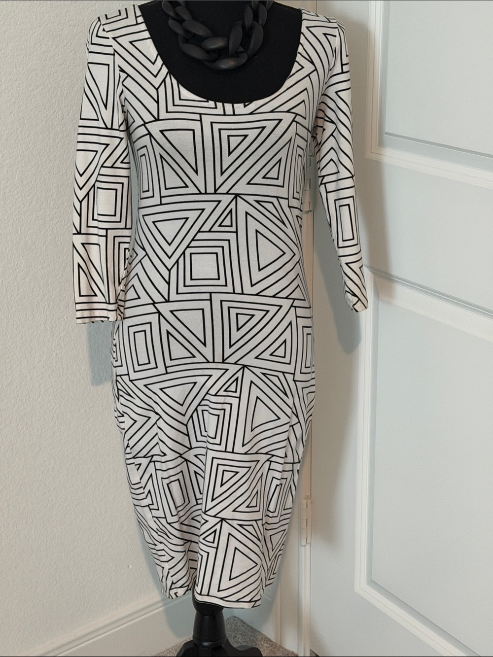 Charlotte Russe Black & White Geometric Scoop Neck Midi Dress